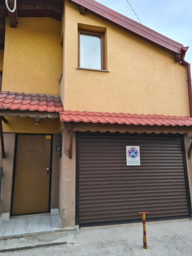 Apartman Yellow House Saraievo Exterior foto