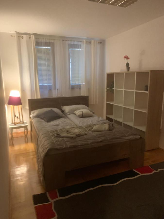 Apartman Yellow House Saraievo Exterior foto