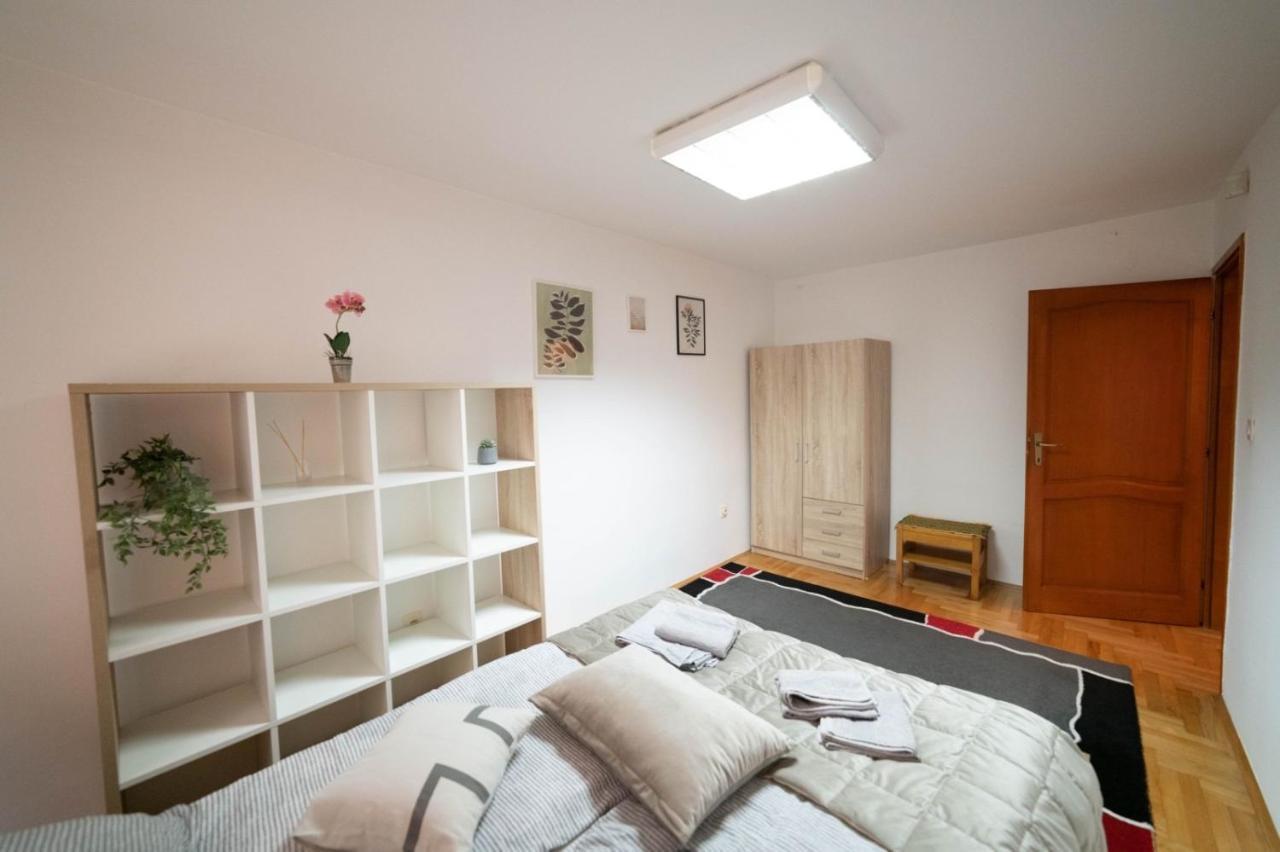 Apartman Yellow House Saraievo Exterior foto